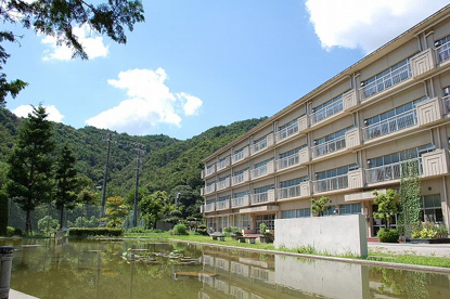 宝塚市立 中山五月台小学校の画像1