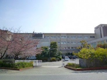 宝塚市立宝塚中学校の画像1