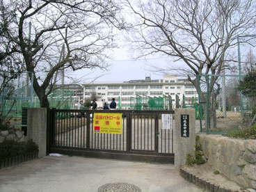 宝塚市立長尾中学校の画像2