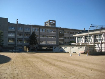 宝塚市立西谷中学校の画像1