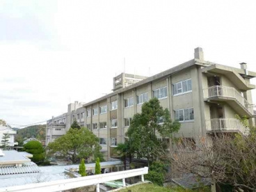 宝塚市立宝梅中学校の画像2