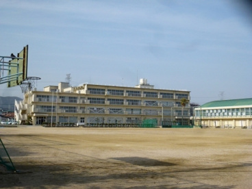 宝塚市立安倉中学校の画像1