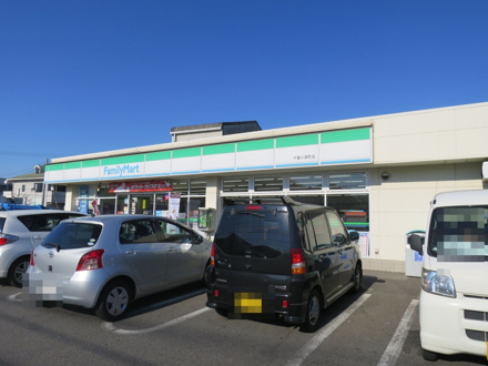 コンビニエンスストア ファミリーマート千葉小深町店