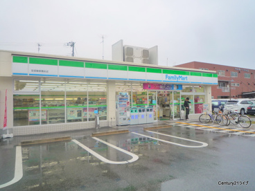 ファミリーマート宝塚警察署前店の画像1