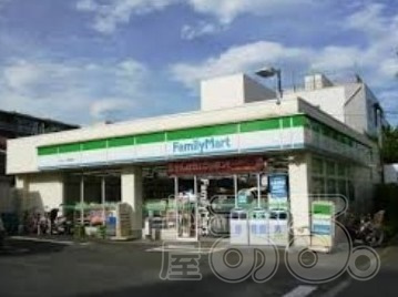 ファミリーマートまるいし祖師谷店の画像1