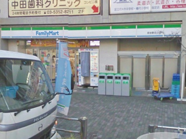 ファミリーマート初台駅北口店