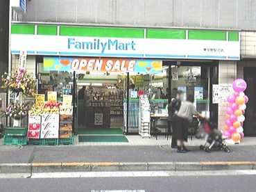 ファミリーマート 東中野駅北店の画像1