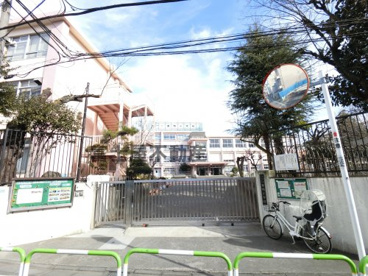 豊島区立 巣鴨小学校の画像1
