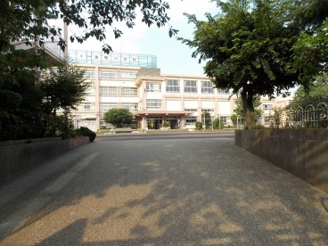 豊島区立 巣鴨小学校の画像2