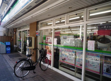  ファミリーマート板橋一丁目店の画像1