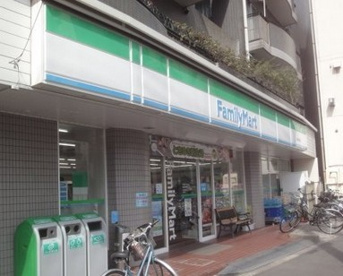 ファミリーマート ＴＫＳ仲町店の画像1