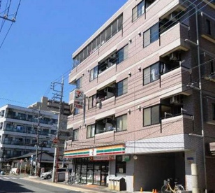 セブンイレブン戸田上戸田３丁目店の画像1