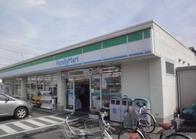 ファミリーマート さいたま原山二丁目店の画像1