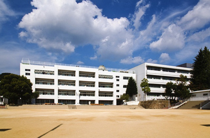 雲雀丘小学校の画像1