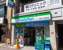 ファミリーマート 四谷三丁目駅前店