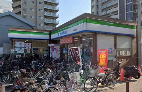 ファミリーマート今里駅前店の画像