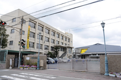 柏原市立柏原中学校の画像1