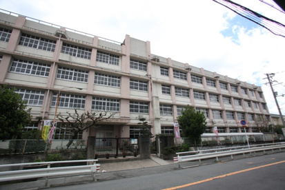 東大阪市立長瀬中学校の画像1