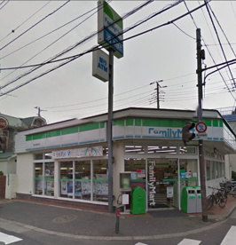 ファミリーマート東伏見駅前店の画像1