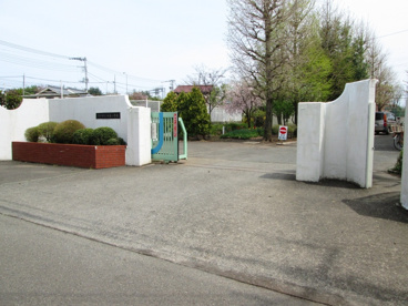 府中市立日新小学校の画像2