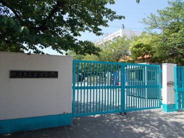 摂津小学校の画像1