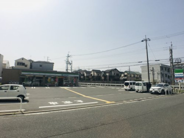 ファミリーマート 摂津庄屋店の画像1