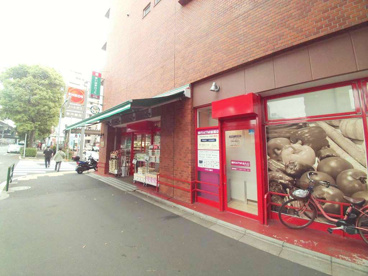 イオンが展開するスーパーです。目白通り沿いにあります。 イオンまいばすけっと 東五軒町店の画像1
