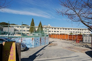 四日市市立 泊山小学校の画像