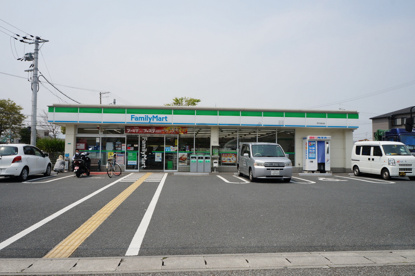 ファミリーマート伊丹鴻池の画像1