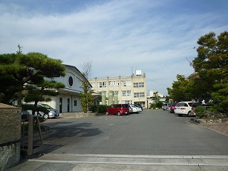 四日市市立富田中学校の画像1
