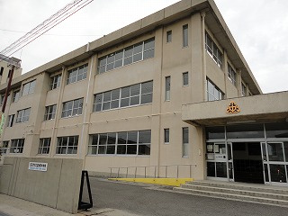 四日市市立 富州原中学校の画像1