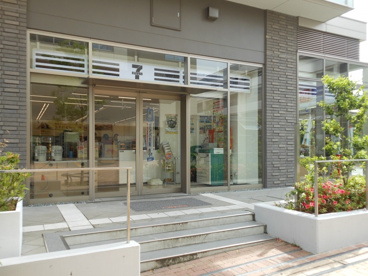 セブン−イレブン 阪急山田駅前店の画像1