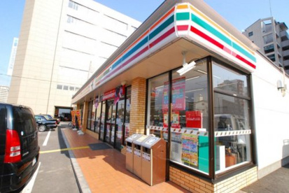 セブンイレブン大阪元町３丁目店の画像1