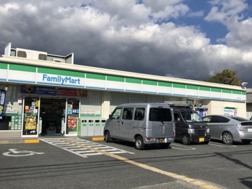 ファミリーマート 豊中旭丘店の画像2