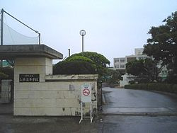 与勝高校の画像1