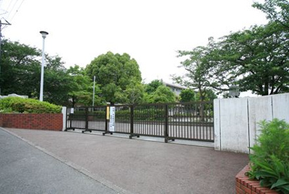 横浜市立 あざみ野第二小学校の画像1