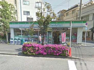 ファミリーマート 世田谷新町店 