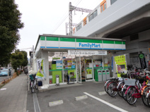 ファミリーマート　近鉄八戸ノ里駅前店