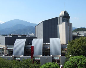 伊勢原市図書館の画像1