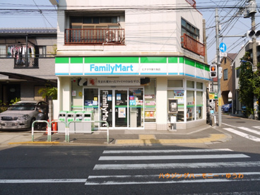 ファミリーマートヒナタヤ東十条店の画像1