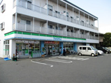 コンビニエンスストア ファミリーマート登戸小学校前店