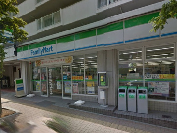 ファミリーマート市ヶ尾駅北口店
