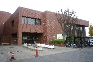 綾瀬市立図書館の画像1