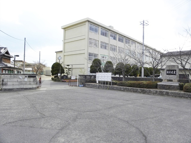 平岡中学校の画像