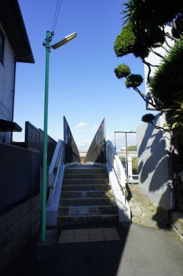 大阪モノレールが頭をかすめる歩道橋#1の画像5