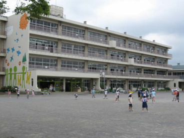 さいたま市立大宮東小学校の画像1