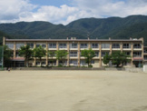 甲府市立里垣小学校