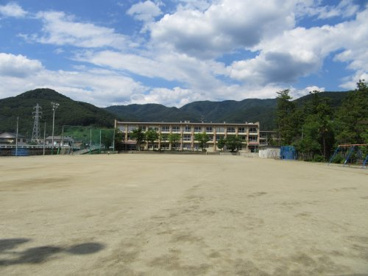 甲府市立里垣小学校の画像2