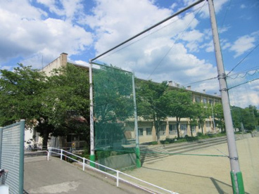 甲府市立里垣小学校の画像3