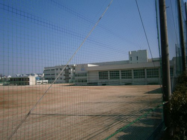 箕面市立第二中学校の画像2